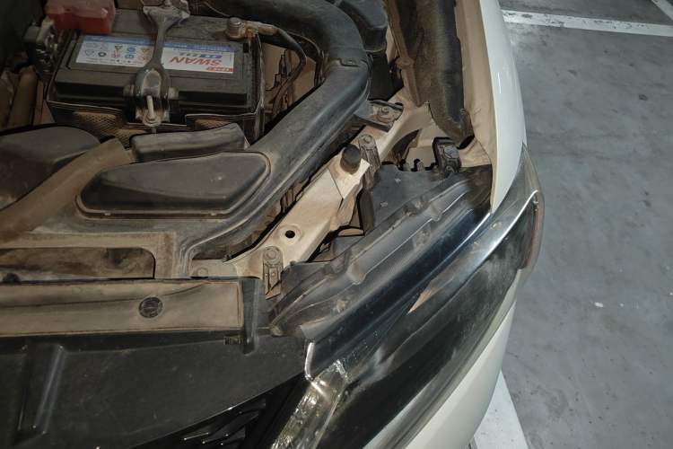 Used Nissan X-Trail 2014 2.5L CVT Luxury Edition 4WD Engine Bay Left