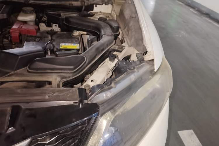 Used Nissan X-Trail 2014 2.0L CVT Comfort Edition 2WD Engine Bay Left