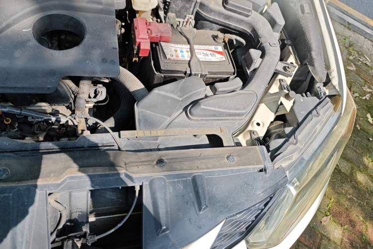 Used Nissan X-Trail 2014 2.0L CVT Comfort Edition 2WD Engine Bay Left