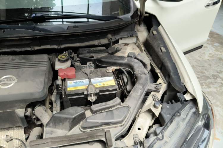 Used Nissan X-Trail 2014 2.5L CVT Leading Edition 4WD Engine Bay Left