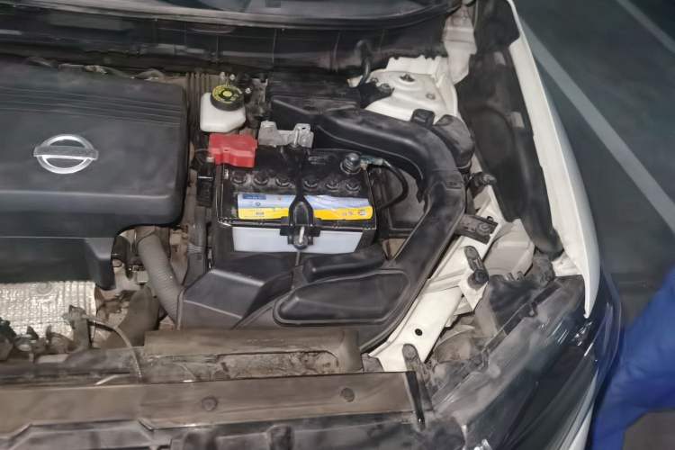Used Nissan X-Trail 2014 2.5L CVT Luxury Edition 4WD Engine Bay Left