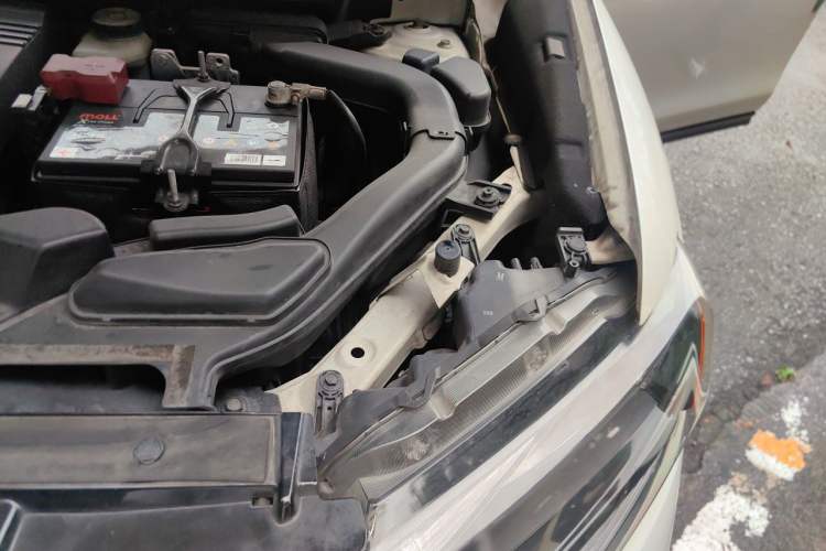 Used Nissan X-Trail 2014 2.5L CVT Luxury Edition 4WD Engine Bay Left