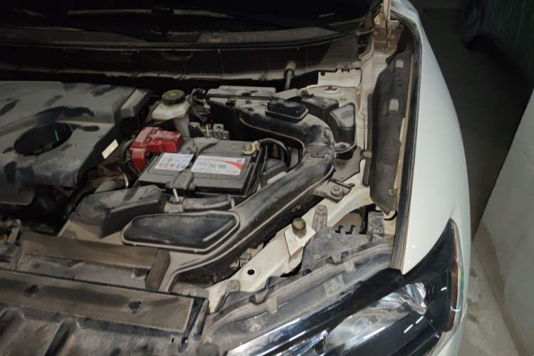 Used Nissan X-Trail 2014 2.0L CVT Comfort Edition 2WD Engine Bay Left