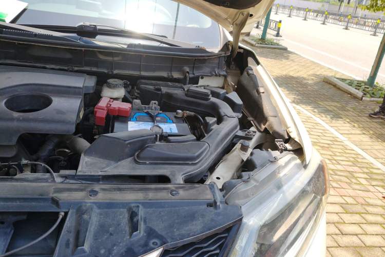 Used Nissan X-Trail 2014 2.0L CVT Comfort Edition 2WD Engine Bay Left