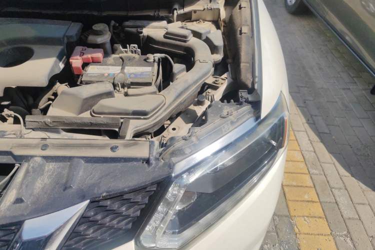 Used Nissan X-Trail 2014 2.0L CVT Comfort Edition 2WD Engine Bay Left
