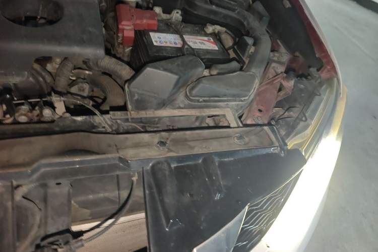 Used Nissan X-Trail 2014 2.0L CVT Comfort Edition 2WD Engine Bay Left