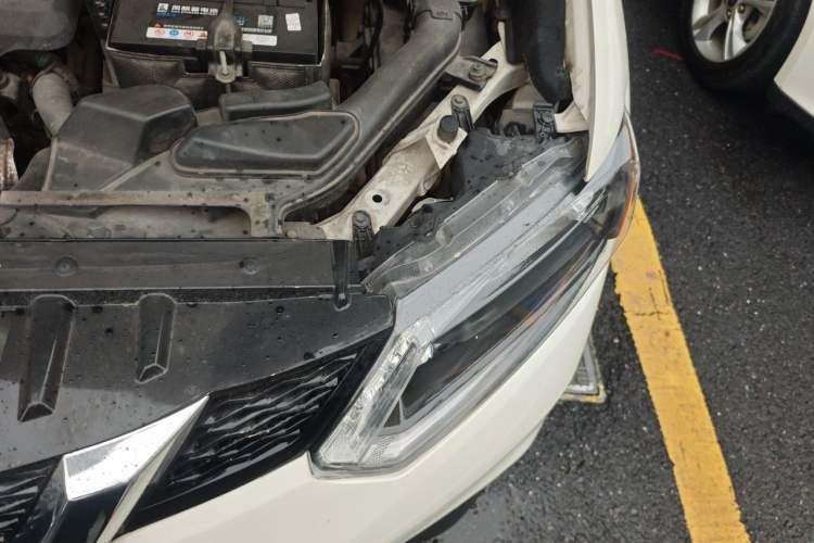 Used Nissan X-Trail 2014 2.5L CVT Luxury Edition 4WD Engine Bay Left