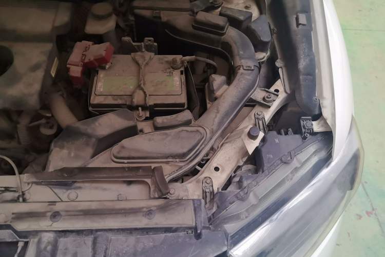 Used Nissan X-Trail 2014 2.0L CVT Comfort Edition 2WD Engine Bay Left