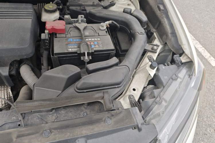 Used Nissan X-Trail 2014 2.5L CVT Luxury Edition 4WD Engine Bay Left