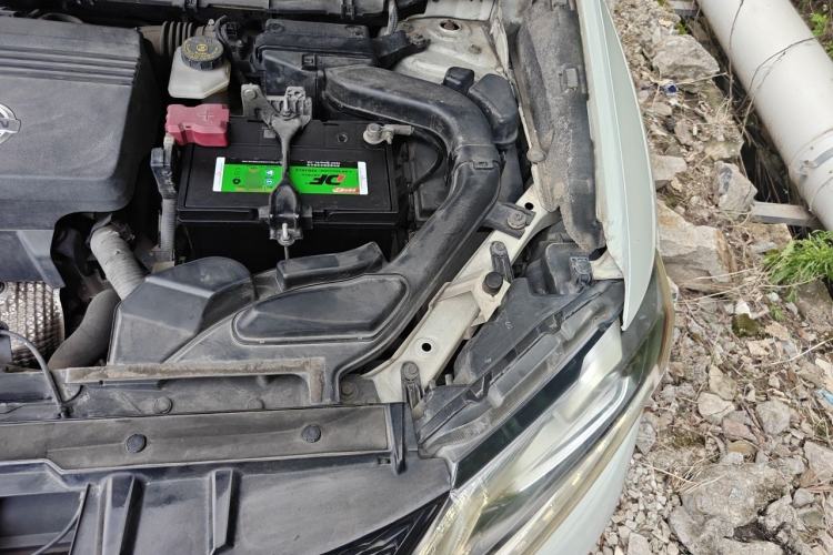 Used Nissan X-Trail 2014 2.5L CVT Ultimate Edition 4WD Engine Bay Left