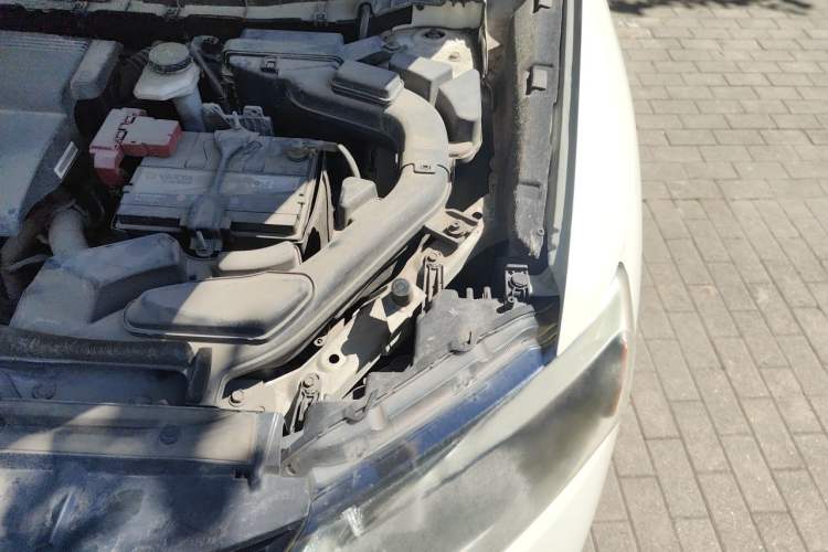 Used Nissan X-Trail 2014 2.0L CVT Comfort Edition 2WD Engine Bay Left