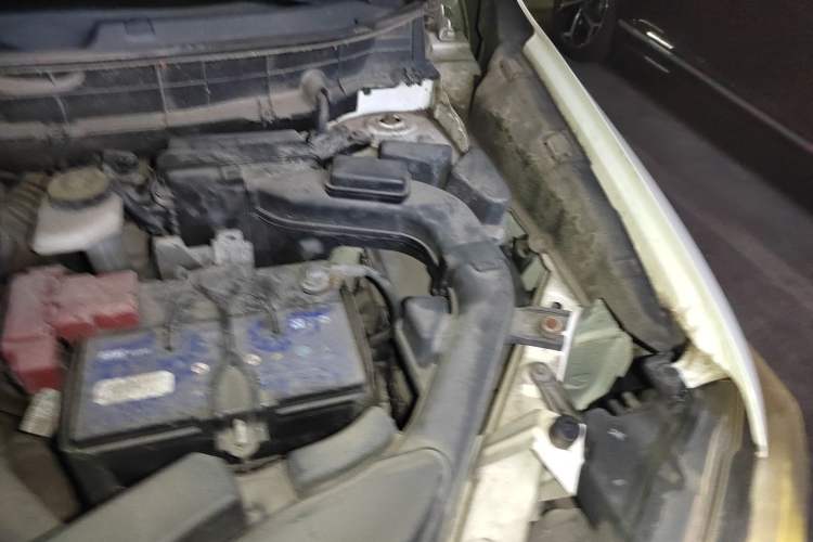 Used Nissan X-Trail 2014 2.0L CVT Comfort Edition 2WD Engine Bay Left