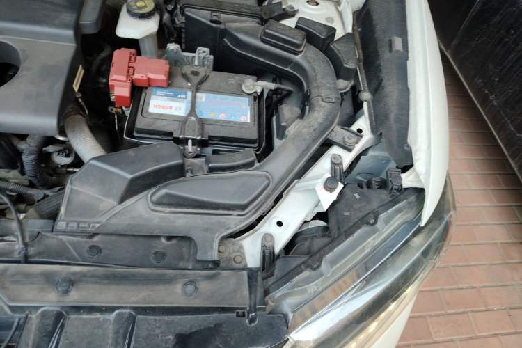 Used Nissan X-Trail 2014 2.0L CVT Comfort Edition 2WD Engine Bay Left