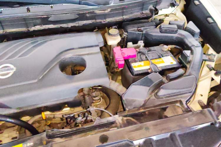 Used Nissan X-Trail 2014 2.0L CVT Fashion Edition 2WD Engine Bay Left