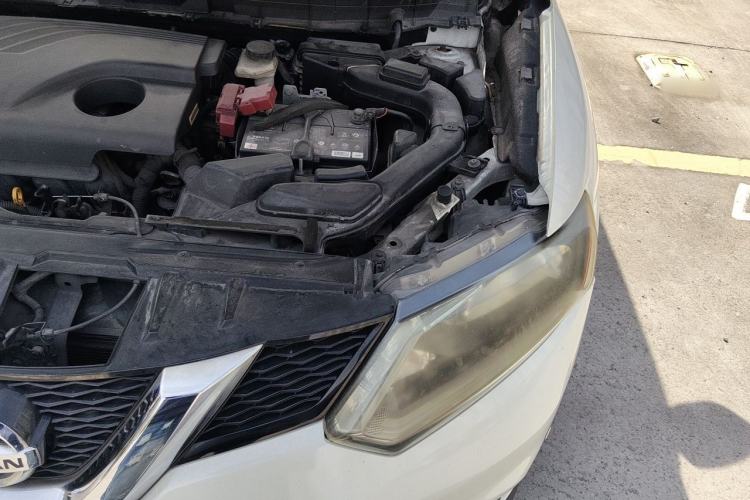 Used Nissan X-Trail 2014 2.0L CVT Comfort Edition 2WD Engine Bay Left