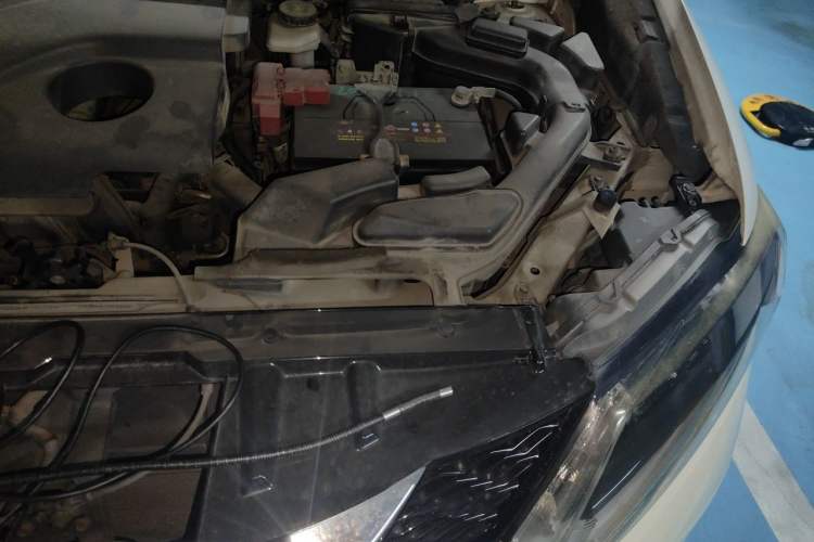 Used Nissan X-Trail 2014 2.0L CVT Comfort Edition 2WD Engine Bay Left