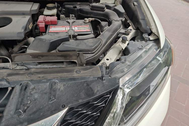 Used Nissan X-Trail 2014 2.0L CVT Comfort Edition 2WD Engine Bay Left