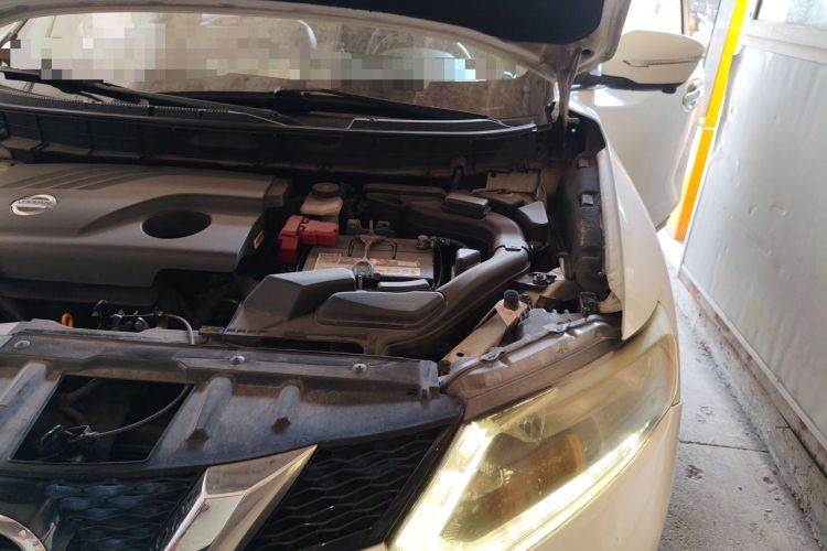 Used Nissan X-Trail 2014 2.0L CVT Comfort Edition 2WD Engine Bay Left