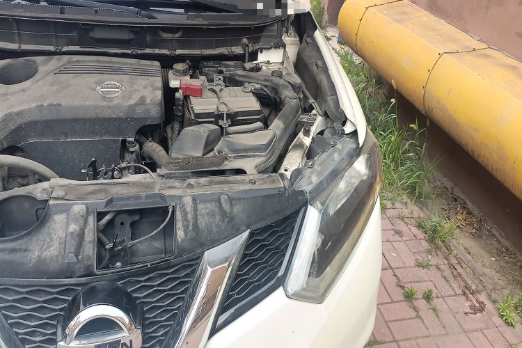 Used Nissan X-Trail 2014 2.5L CVT Luxury Edition 4WD Engine Bay Left
