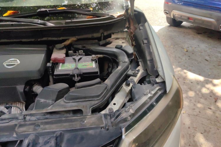 Used Nissan X-Trail 2014 2.5L CVT Luxury Edition 4WD Engine Bay Left