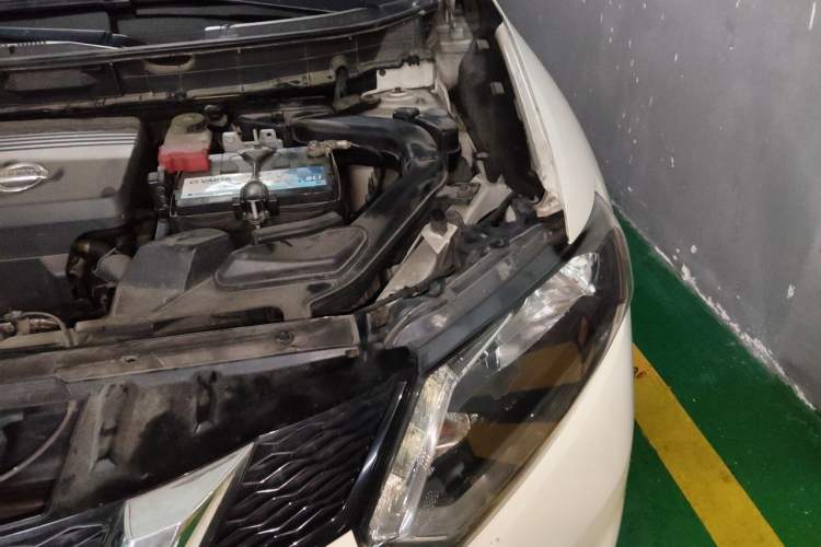 Used Nissan X-Trail 2014 2.5L CVT Luxury Edition 4WD Engine Bay Left