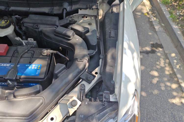 Used Nissan X-Trail 2014 2.0L CVT Comfort Edition 2WD Engine Bay Left