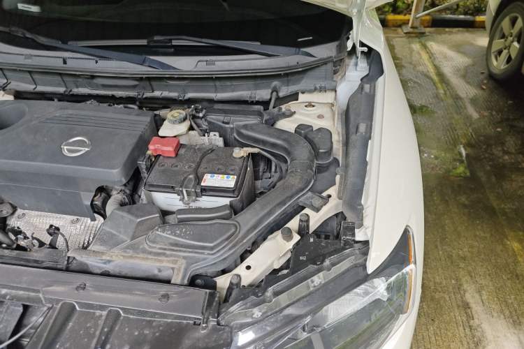 Used Nissan X-Trail 2014 2.5L CVT Luxury Edition 4WD Engine Bay Left