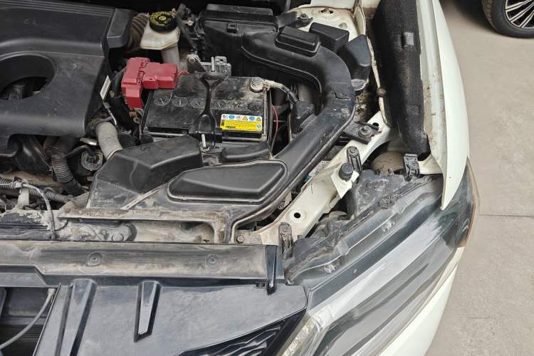 Used Nissan X-Trail 2014 2.0L CVT Comfort Edition 2WD Engine Bay Left