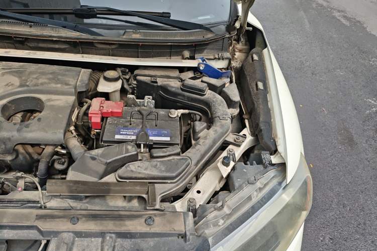 Used Nissan X-Trail 2014 2.0L CVT Comfort Edition 2WD Engine Bay Left