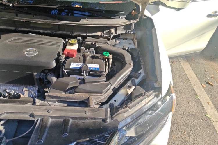 Used Nissan X-Trail 2014 2.5L CVT Leading Edition 4WD Engine Bay Left