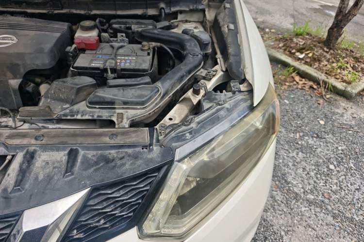 Used Nissan X-Trail 2014 2.5L CVT Luxury Edition 4WD Engine Bay Left