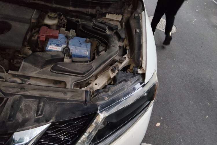 Used Nissan X-Trail 2014 2.0L CVT Comfort Edition 2WD Engine Bay Left