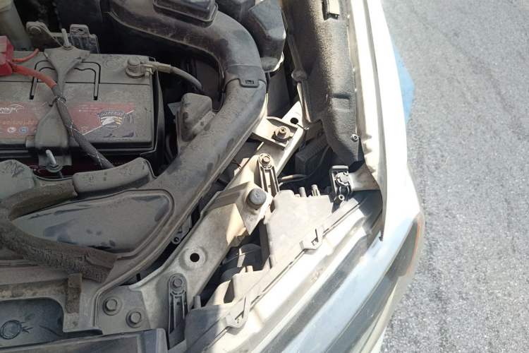 Used Nissan X-Trail 2014 2.0L CVT Comfort Edition 2WD Engine Bay Left