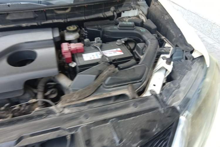Used Nissan X-Trail 2014 2.0L CVT Comfort Edition 2WD Engine Bay Left