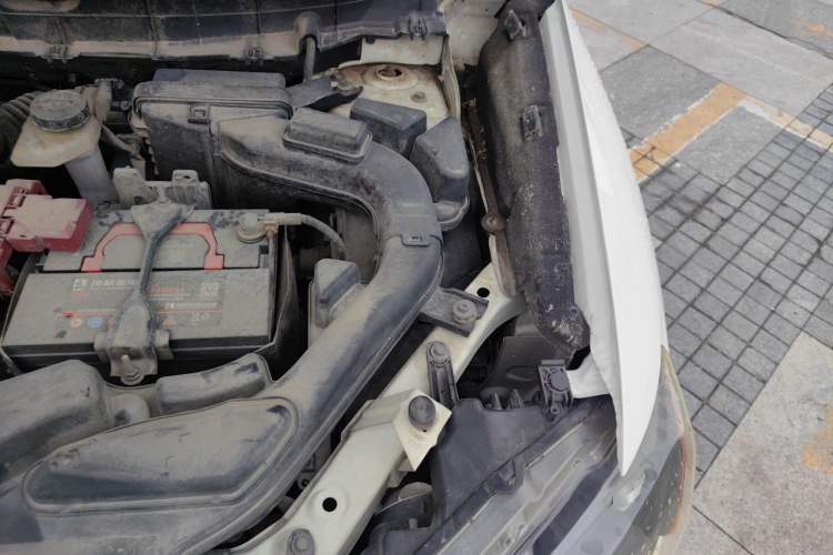 Used Nissan X-Trail 2014 2.0L CVT Comfort Edition 2WD Engine Bay Left