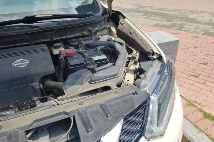 Used Nissan X-Trail 2014 2.5L CVT Luxury Edition 4WD Engine Bay Left
