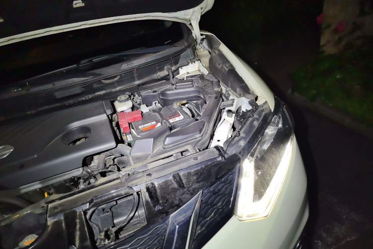 Used Nissan X-Trail 2014 2.0L CVT Comfort Edition 2WD Engine Bay Left