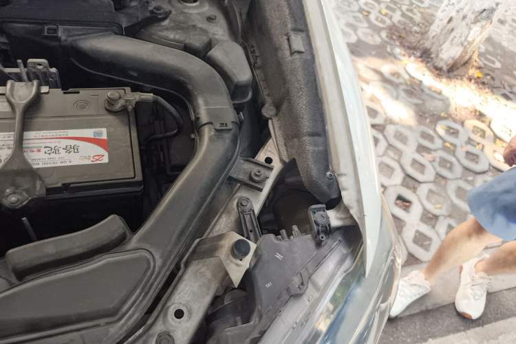 Used Nissan X-Trail 2014 2.5L CVT Leading Edition 4WD Engine Bay Left
