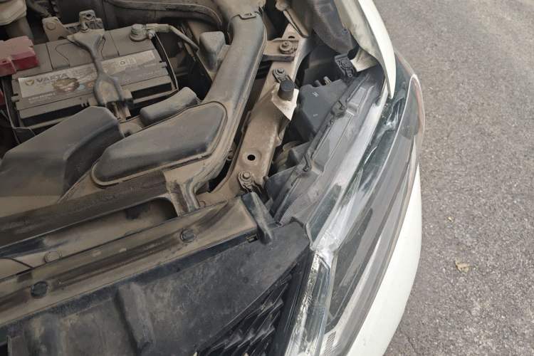 Used Nissan X-Trail 2014 2.0L CVT Comfort Edition 2WD Engine Bay Left