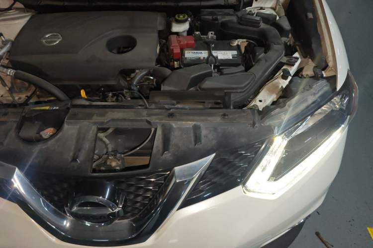 Used Nissan X-Trail 2014 2.0L CVT Comfort Edition 2WD Engine Bay Left