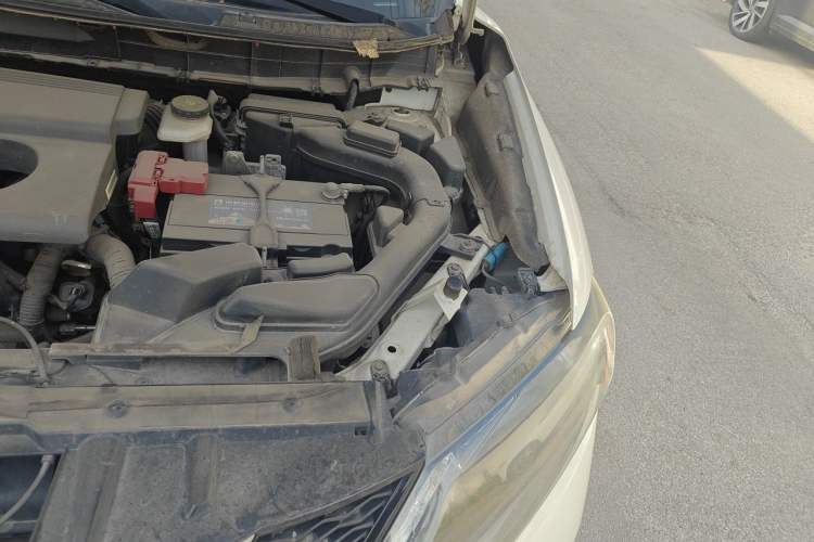 Used Nissan X-Trail 2014 2.0L CVT Smart Edition 2WD Engine Bay Left