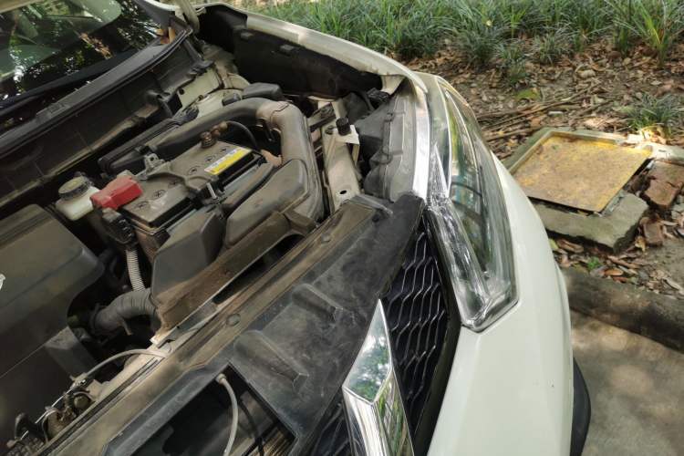 Used Nissan X-Trail 2014 2.5L CVT Leading Edition 4WD Engine Bay Left