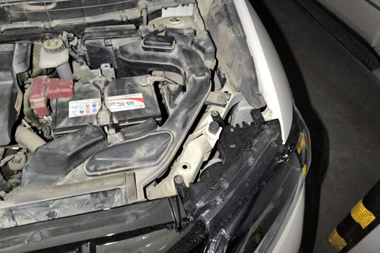 Used Nissan X-Trail 2014 2.0L CVT Comfort Edition 2WD Engine Bay Left