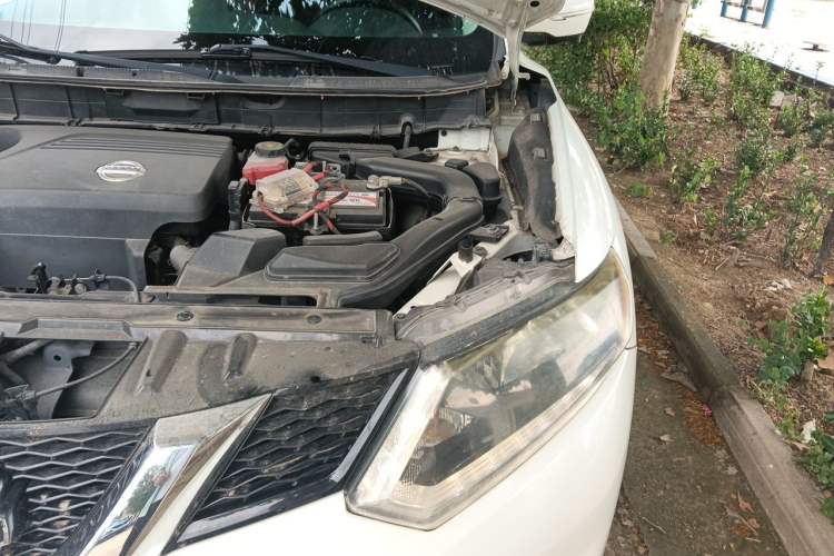 Used Nissan X-Trail 2014 2.5L CVT Luxury Edition 4WD Engine Bay Left