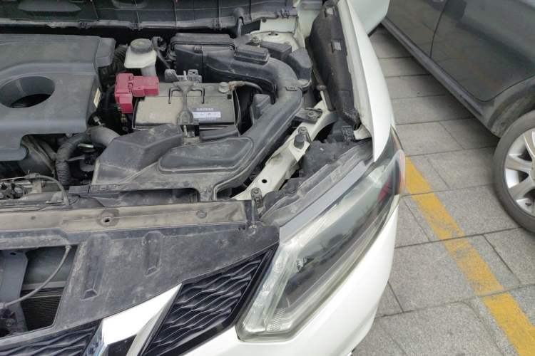 Used Nissan X-Trail 2014 2.0L CVT Comfort Edition 2WD Engine Bay Left