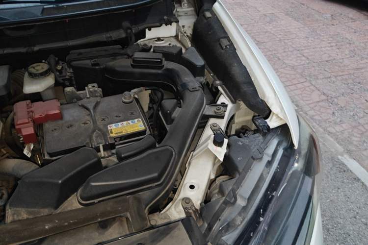 Used Nissan X-Trail 2014 2.0L CVT Comfort Edition 2WD Engine Bay Left