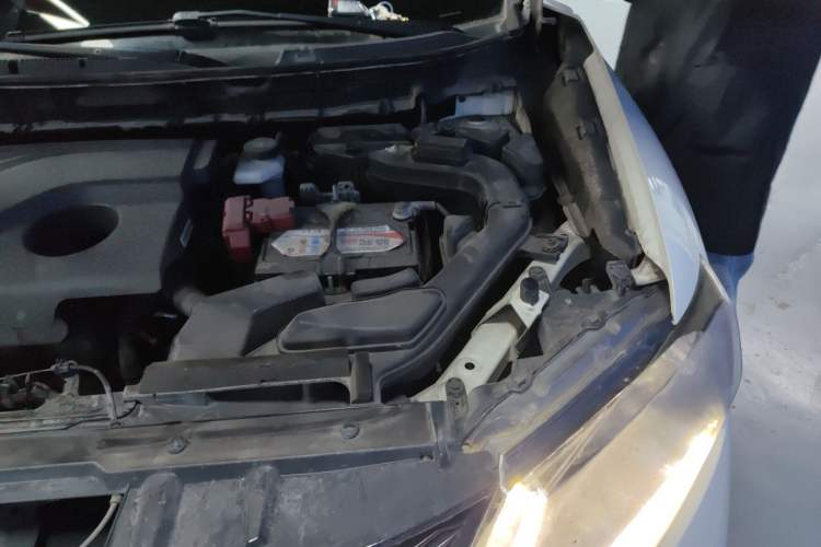 Used Nissan X-Trail 2014 2.0L CVT Comfort Edition 2WD Engine Bay Left