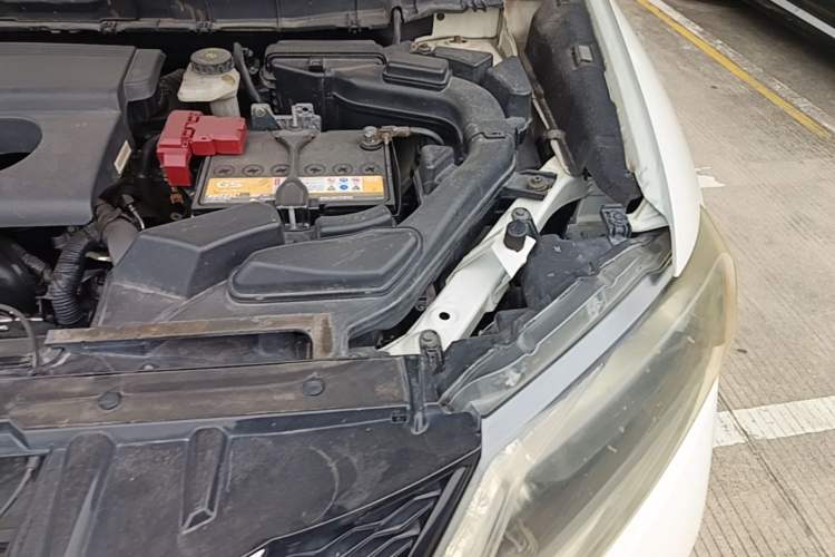 Used Nissan X-Trail 2014 2.0L CVT Comfort Edition 2WD Engine Bay Left