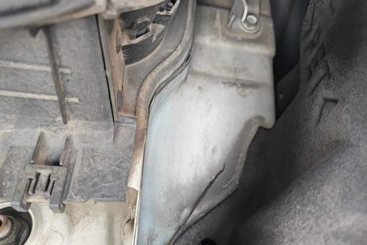 Used Nissan X-Trail 2014 2.5L CVT Leading Edition 4WD Engine Bay Left