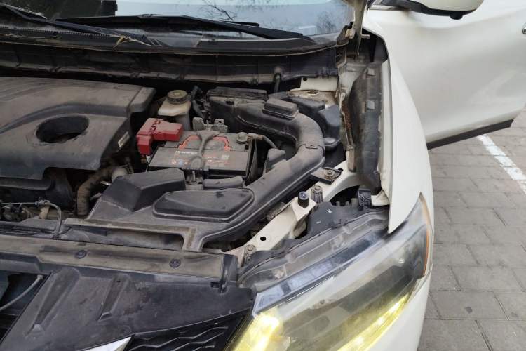 Used Nissan X-Trail 2014 2.0L CVT Comfort Edition 2WD Engine Bay Left